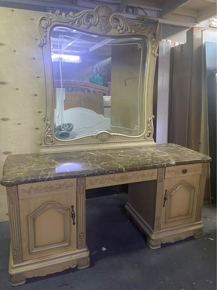 طاولة تزيين64994400989057124