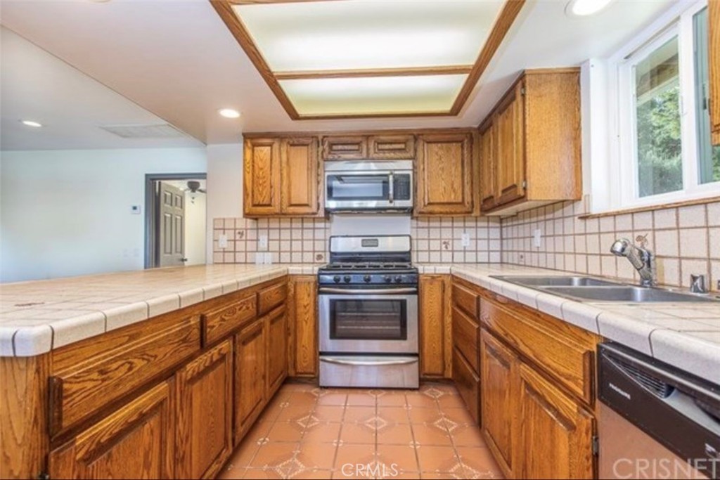 26231 Larkhaven Pl Newhall CA, 9132163635397141507121