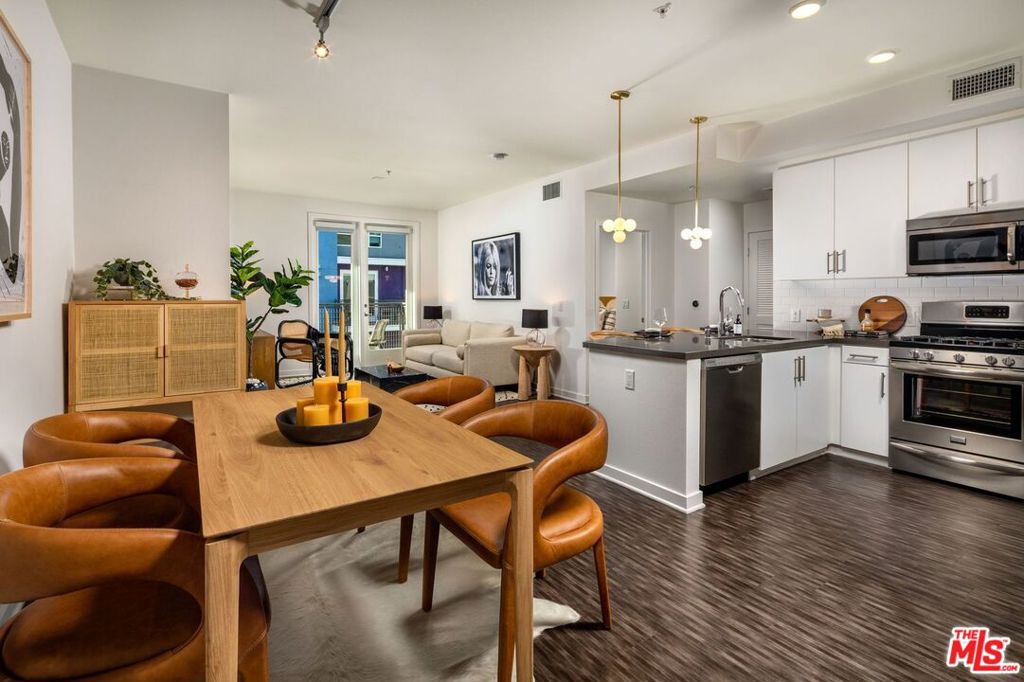 1120 W 6th Street 1316 Los Angeles CA, 9001764108017763841121
