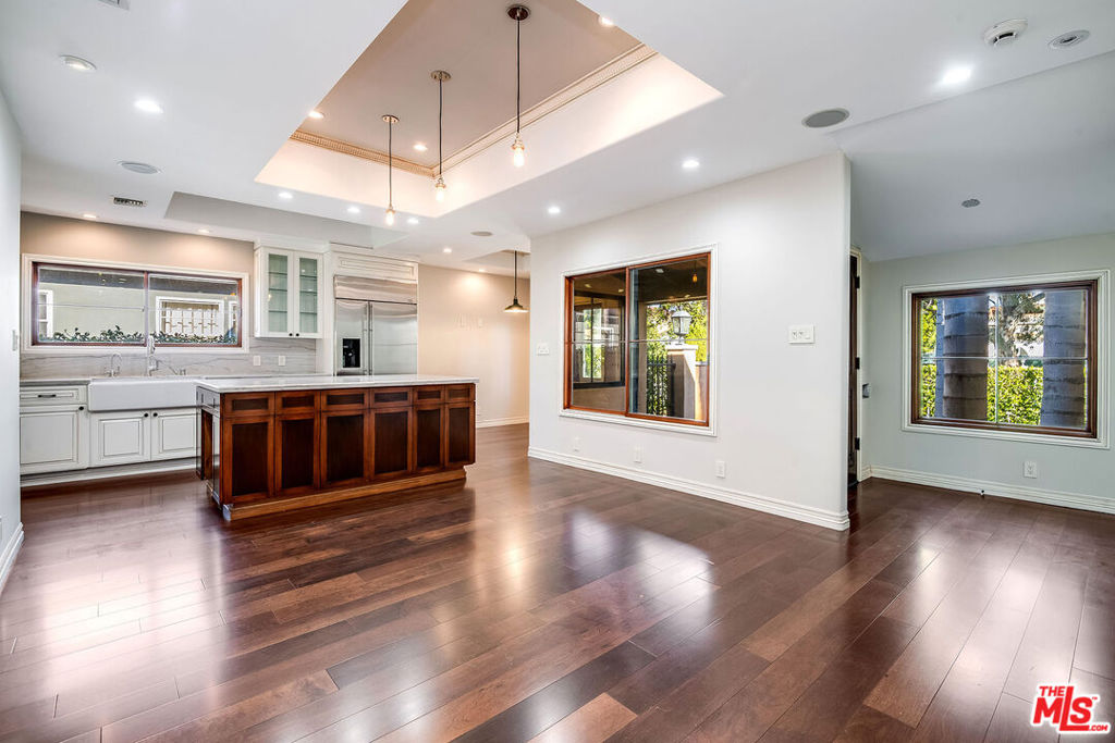 139 S Kilkea Drive Los Angeles CA, 9004863779699558529121