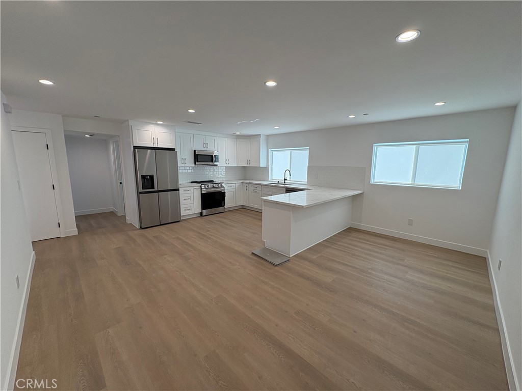 $4,200/month 14165 Calvert Street Van Nuys CA, 9140164068214997889120