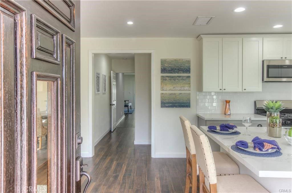 1925 N Screenland Drive, Burbank CA, 9150563621085562115122
