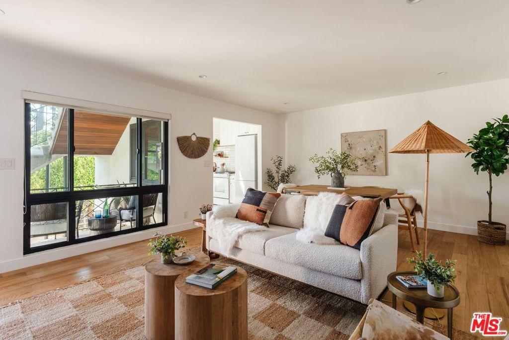 1943 12th 2 Santa Monica CA, 9040464090292327937122
