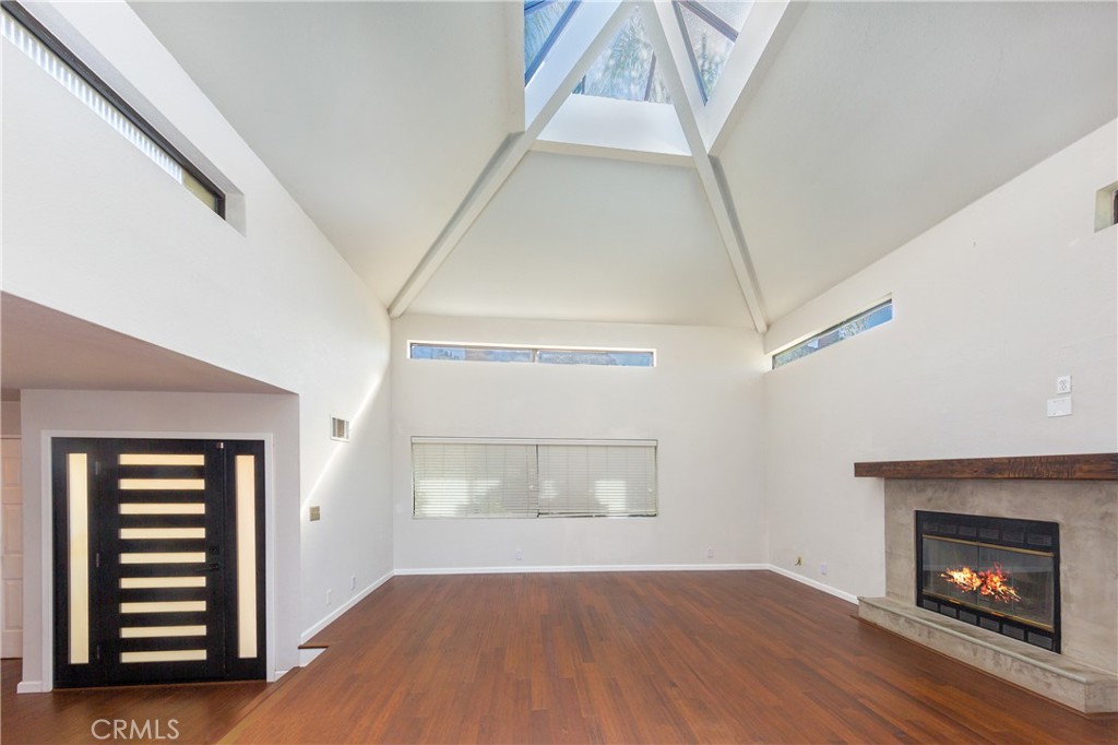 5845 S Mansfield Avenue Los Angeles CA, 9004363710039712513121
