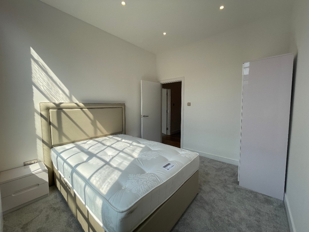 Silversmiths (2 Bedrooms & 1 Bathroom)64970381784706123