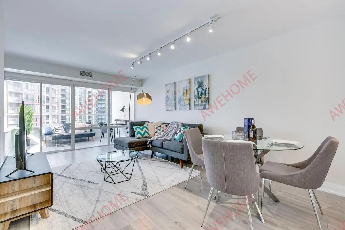 LBT1507 Iconic 2BR Suite Downtown Toronto63746466718721120