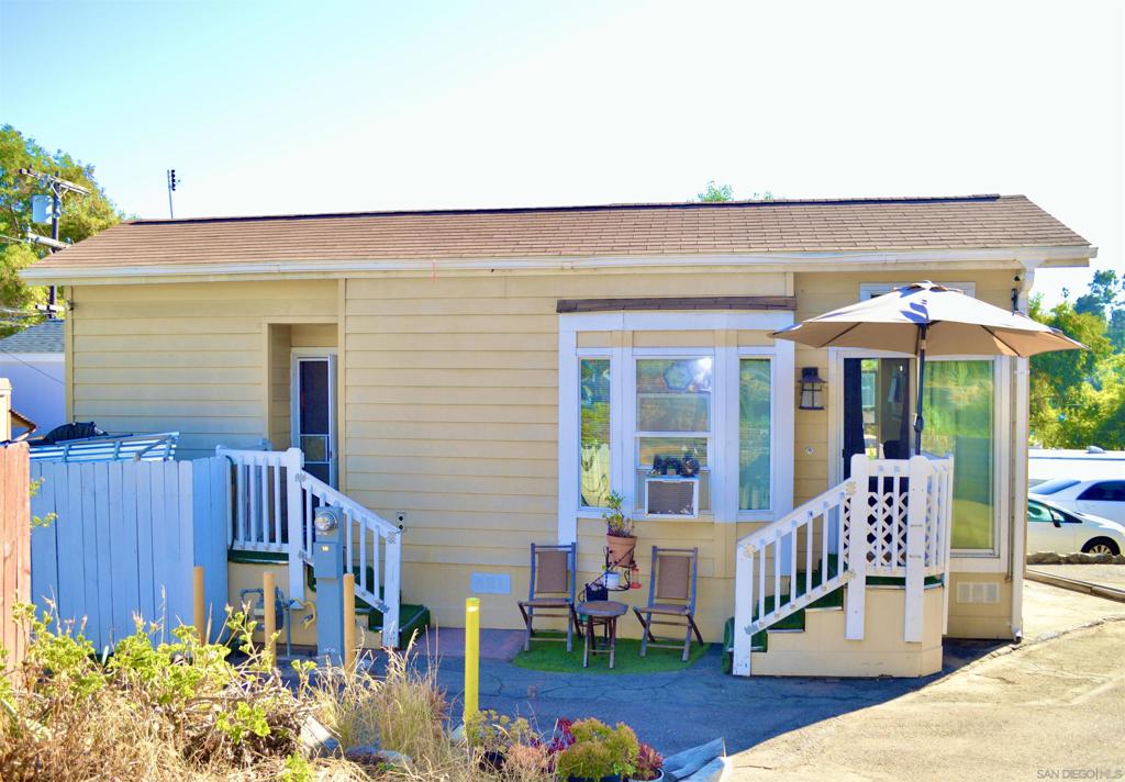 1045 E Vista Way 18 Vista CA, 9208464067141467265122