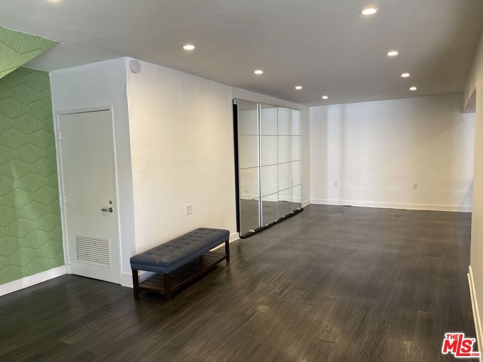 7451 Melrose Avenue Los Angeles CA, 9004664099706996354121