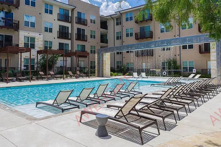 Griffis at the Domain 30263679185465987121