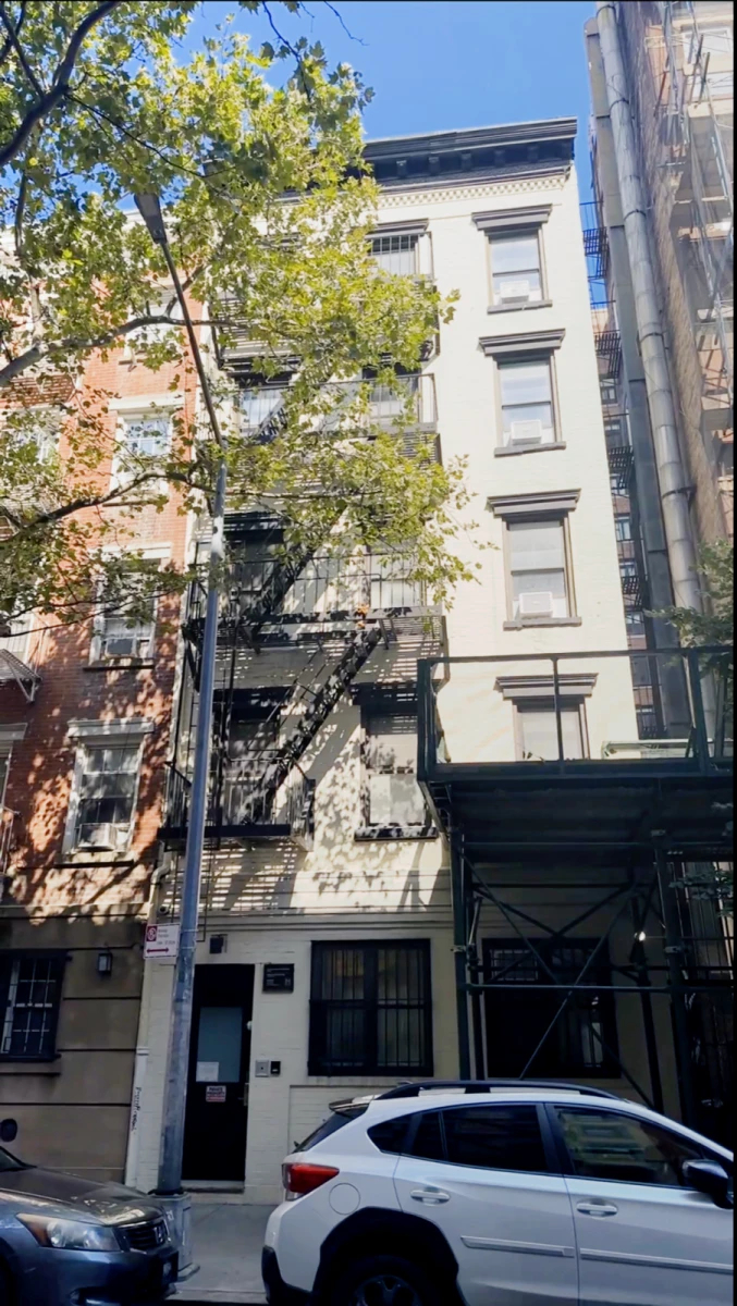 230 Sullivan Street63659882052353120