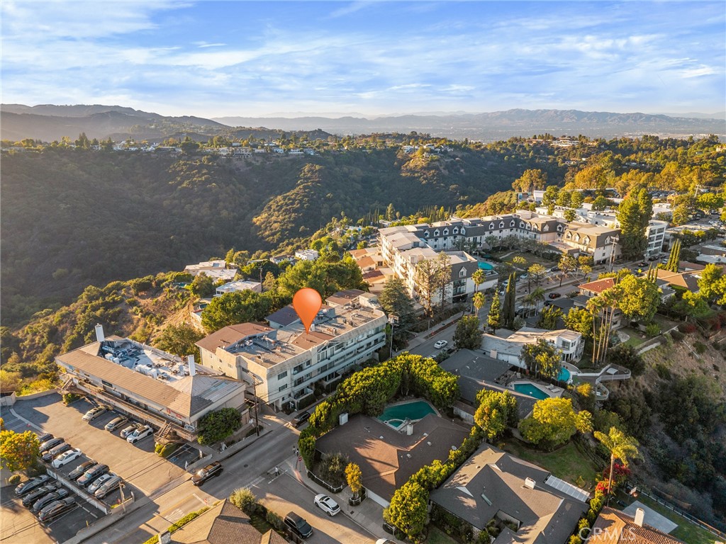 2345 Roscomare 302, Los Angeles CA, 9007764030525692545122