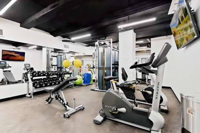 915 West End Avenue63648990075521121