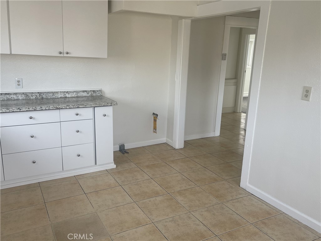 109 E 95th Street 4 Los Angeles CA, 9000364101923568643121