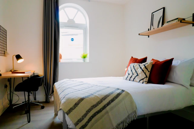 5 Bedroom House Flat 1, 386 Moss Lane East, Manchester