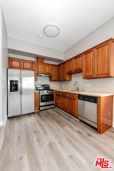 14735 Friar Street 104 Van Nuys CA, 9141164111487913089120
