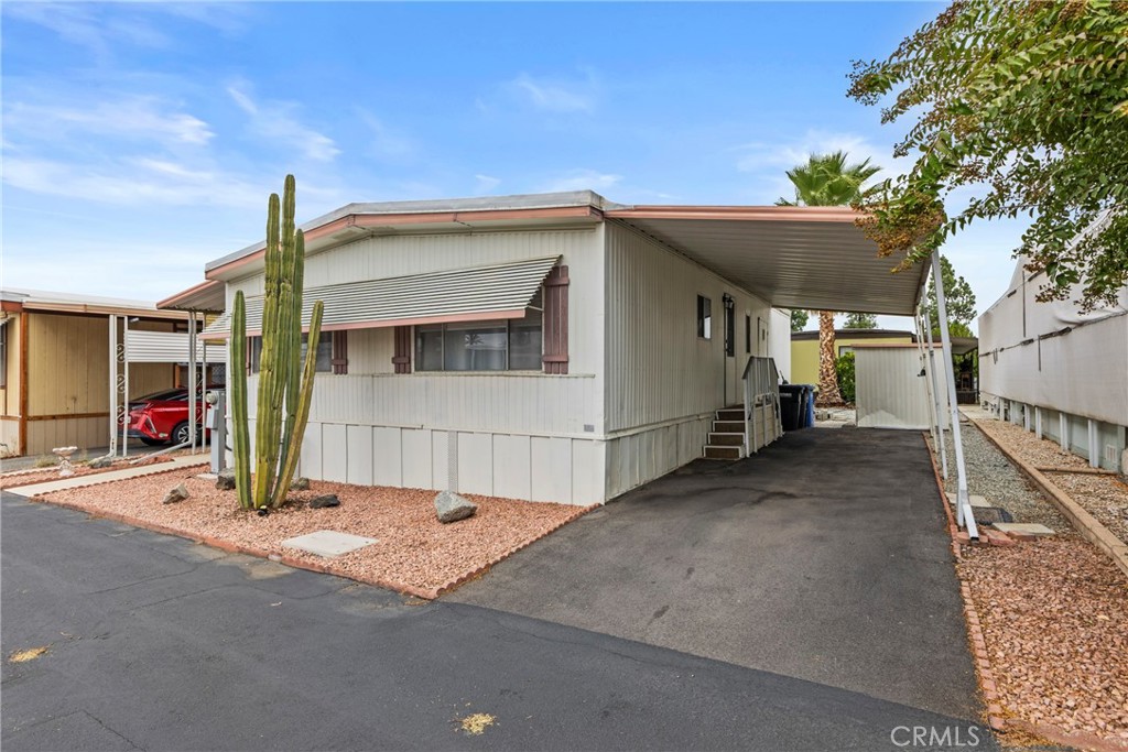725 W Thornton Avenue 97, Hemet CA, 9254364066218478339121