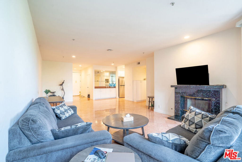 333 Westminster Avenue 304 Los Angeles CA, 9002064089946526338121