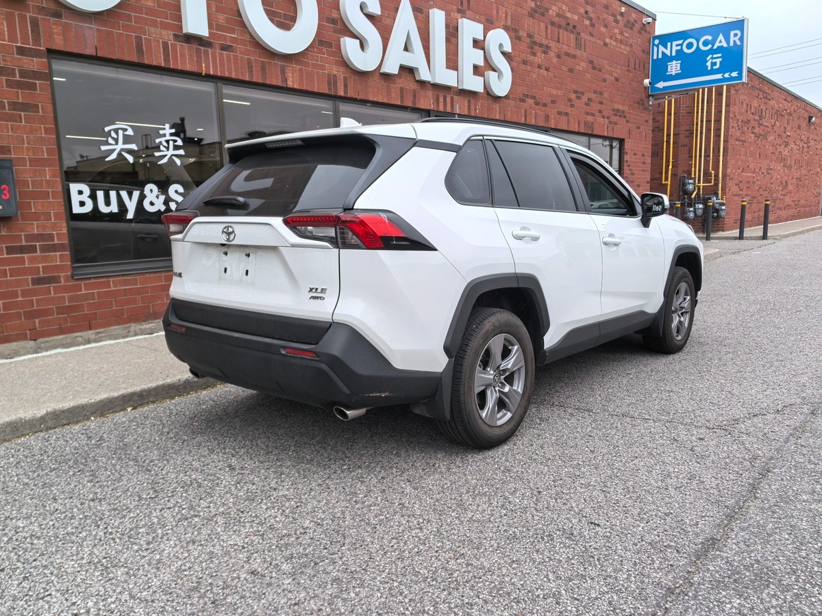 2024 Toyota RAV4 XLE64135767272323122