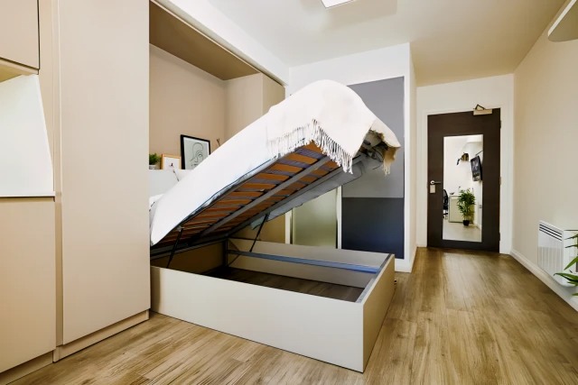 residence near 40 Charter Square64176571453443121