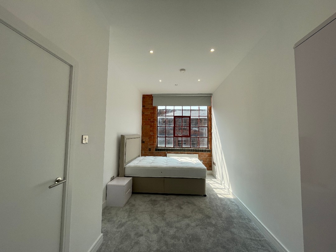 Silversmiths (2 Bedrooms & 1 Bathroom)64970381784706121