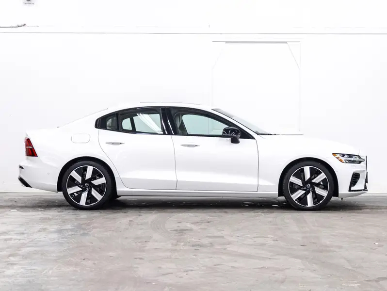 2025 Volvo S60 Plug-In Hybrid64275965935874121