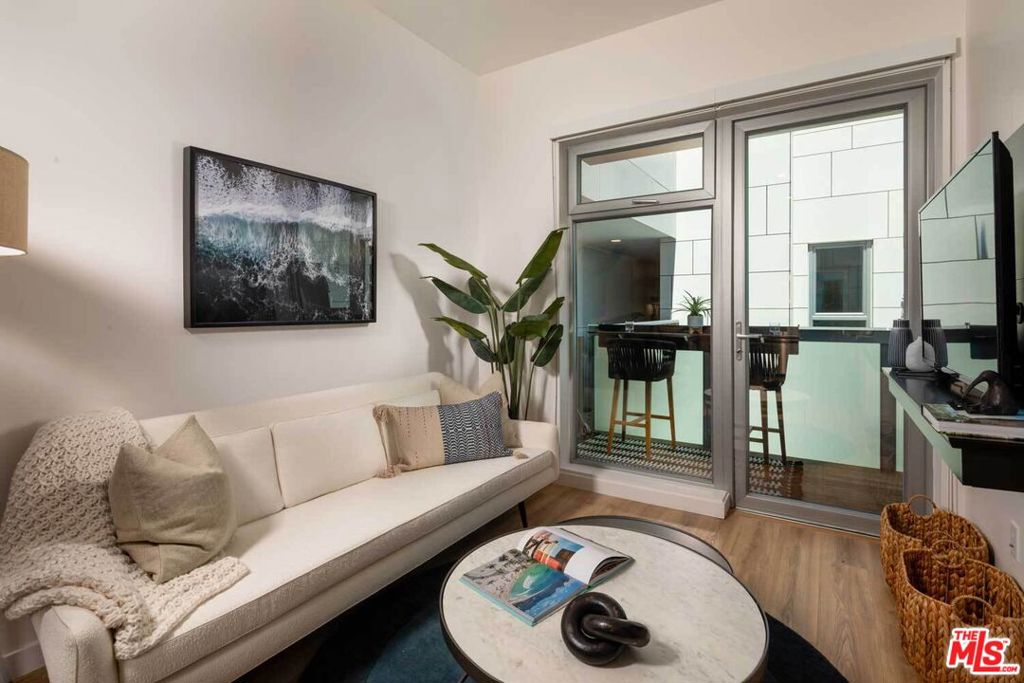 3223 Wilshire Boulevard 306 Santa Monica CA, 9040364112511215234121