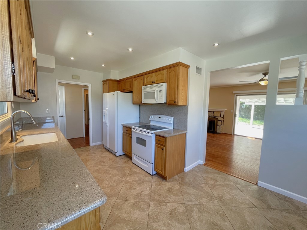 1338 E Cpress Avenue Glendora CA, 9174163646911539457121