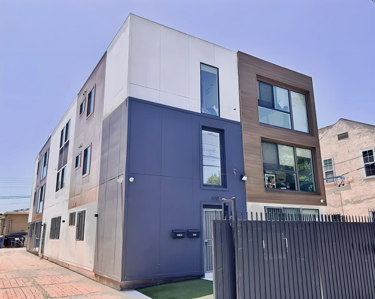 1534 W 35th St63624421289857120