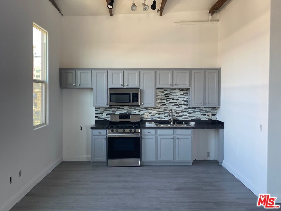 726 S Santa Fe Avenue 303 Los Angeles CA, 9002164130808908417122