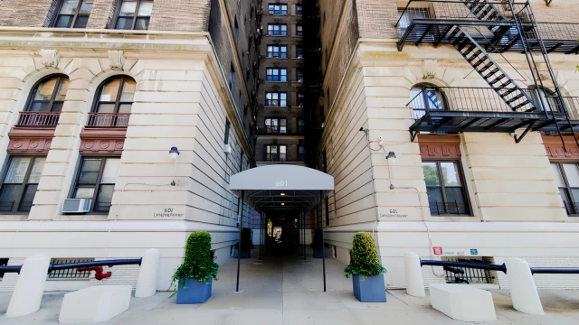 601 West 110th Street (College Residence)63659270880001121