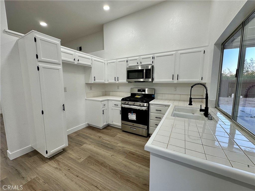 13767 SARRACINO Way Victorville CA, 9239263813023628673121