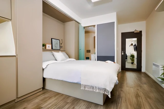 residence near 40 Charter Square64176571453443122