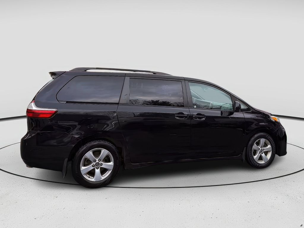 2018 TOYOTA SIENNA LE63334778761473123