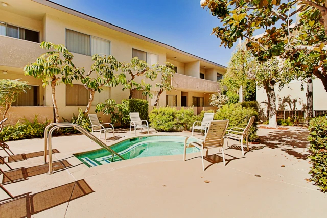 Crown Encino Apartment Homes63581250919169121