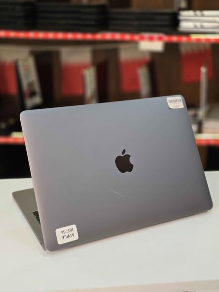 - Apple MacBook Pro 2017