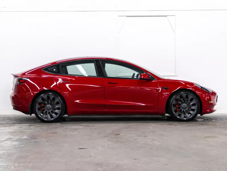 2021 Tesla Model 364545377332865121