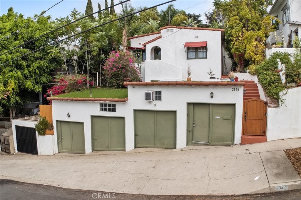 2123 Branden Street, Los Angeles CA, 9002663822124667395120