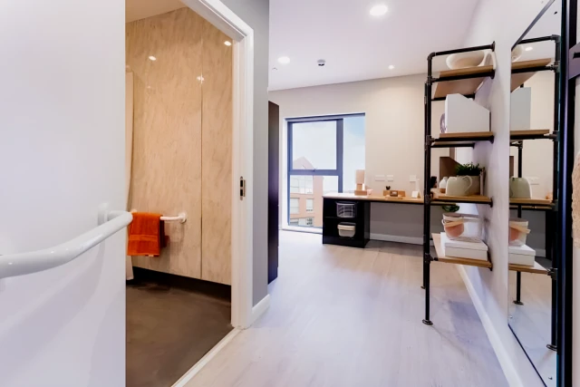 Gold En-suite Electric Press, Sheffield