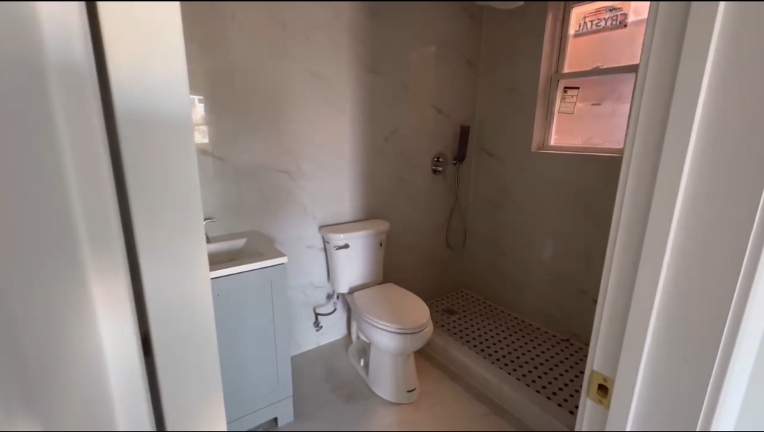 ✨ Renovated Astoria Townhouse ✨63233807622785123
