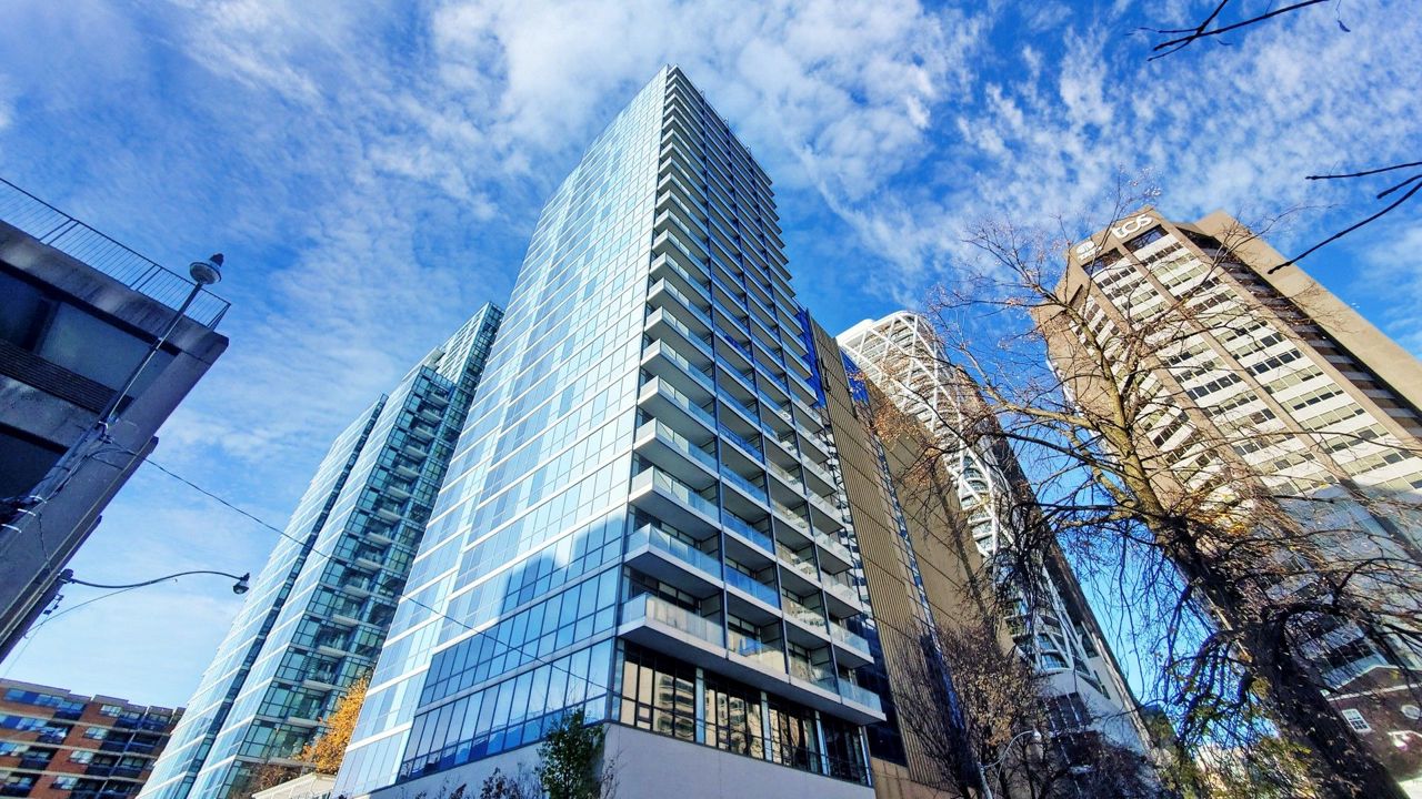 1303 210 Simcoe Street