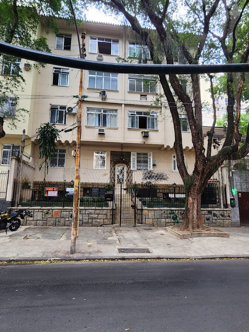 Apartment at the beginning of Rua Grajaú.