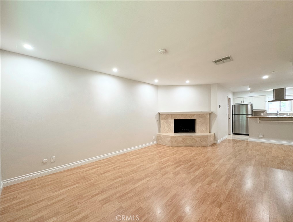 22103 Oxnard Street Woodland Hills CA, 9136764130132377603121