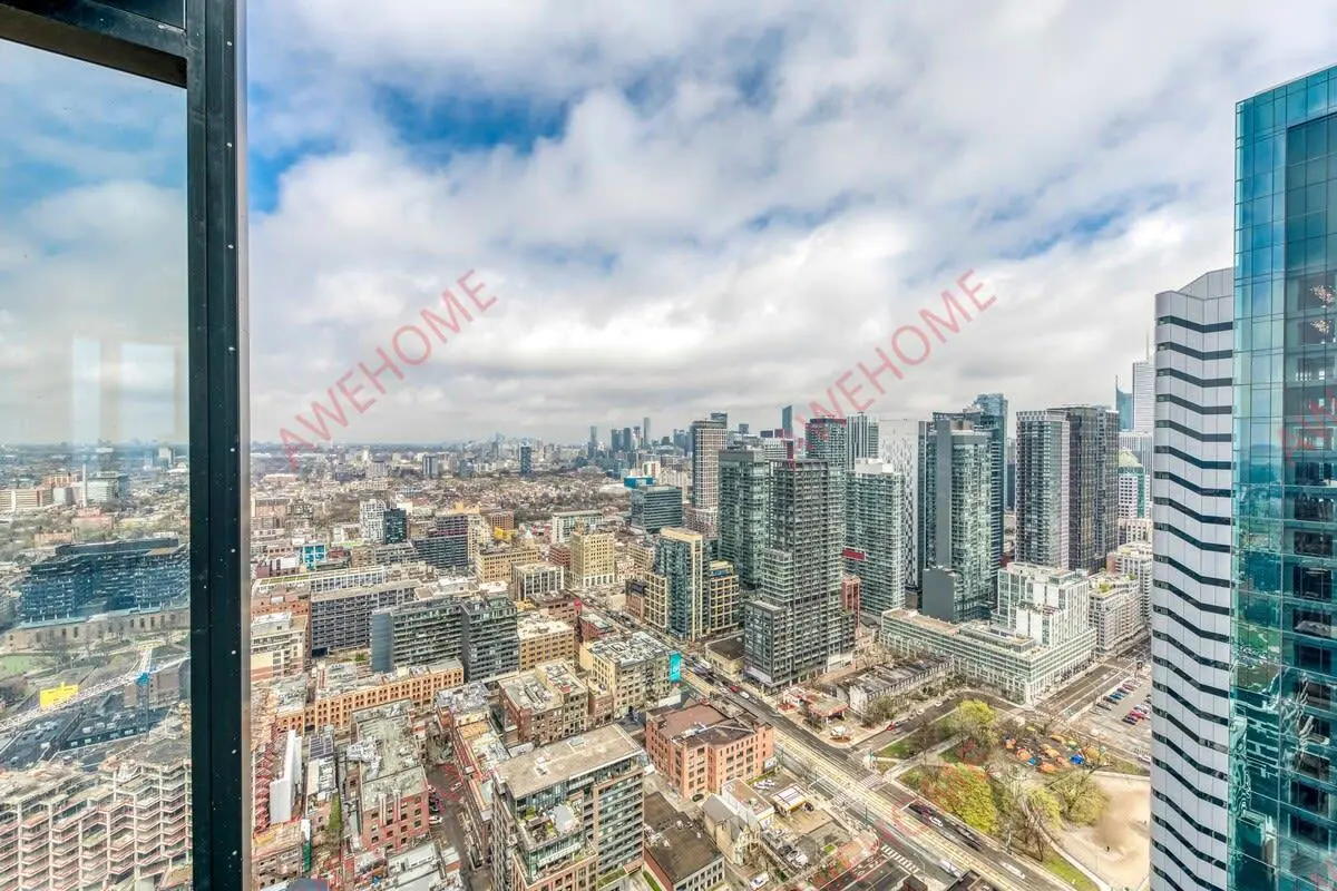 Penthouse Above the Clouds Toronto63746498144771120