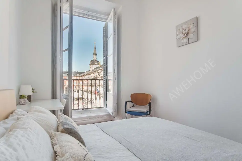 Dormitorio doble acogedor con balcón cerca de la Plaza Mayor