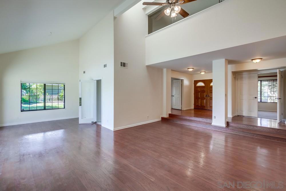 15235 Crestview Ct Poway CA, 9206463866535032579121