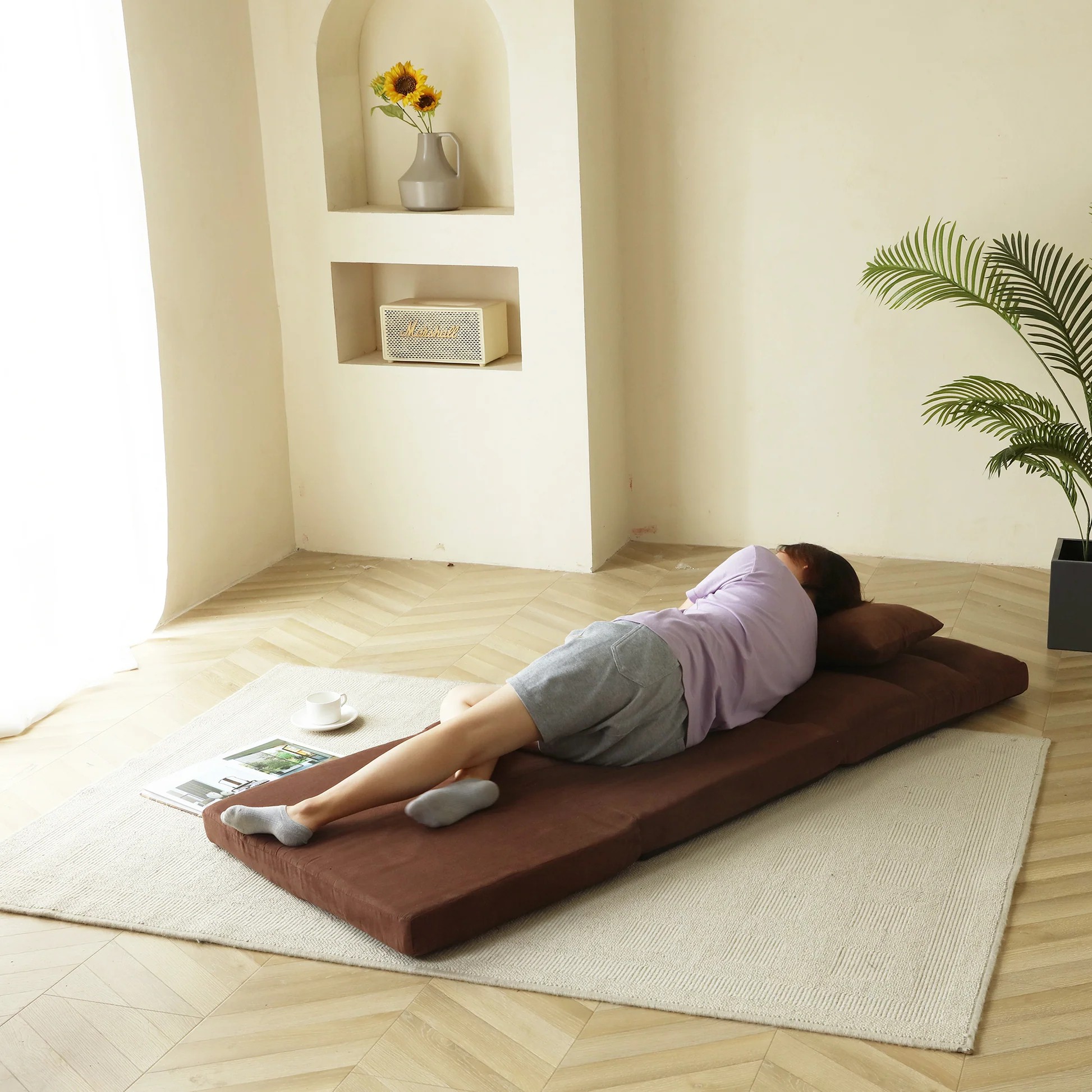 Sofá cama marrón moderno de metal plegable en tres secciones con 5 posiciones reclinables y almohada - Sofá tapizado ajustable para suelo para juegos o habitación de invitados W2443111863921083389698122