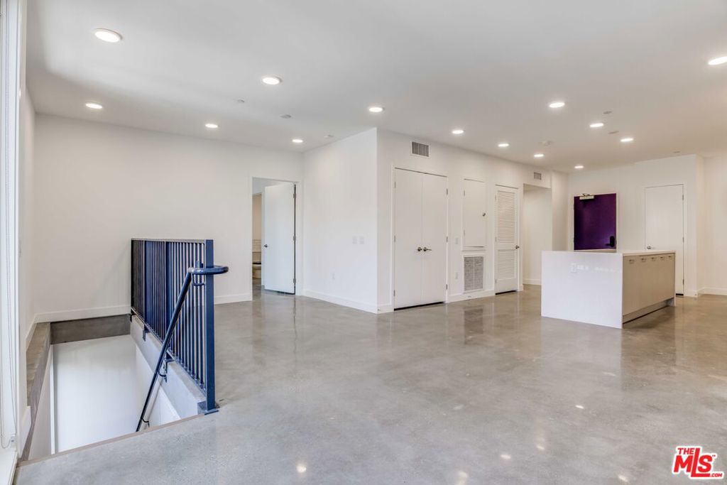 1250 N Fairfax Avenue 406 West Hollywood CA, 9004664123503918339120