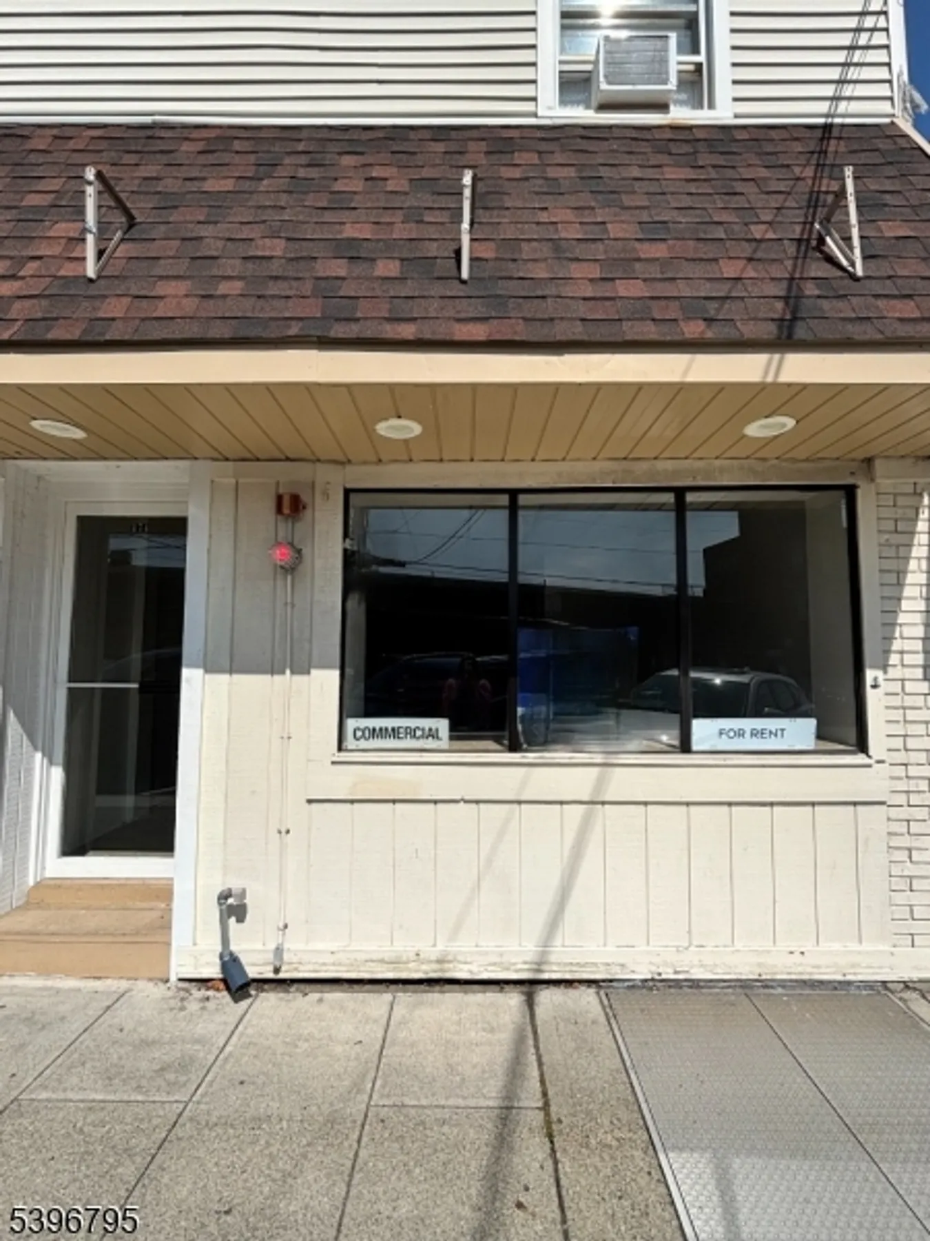 174 Main St