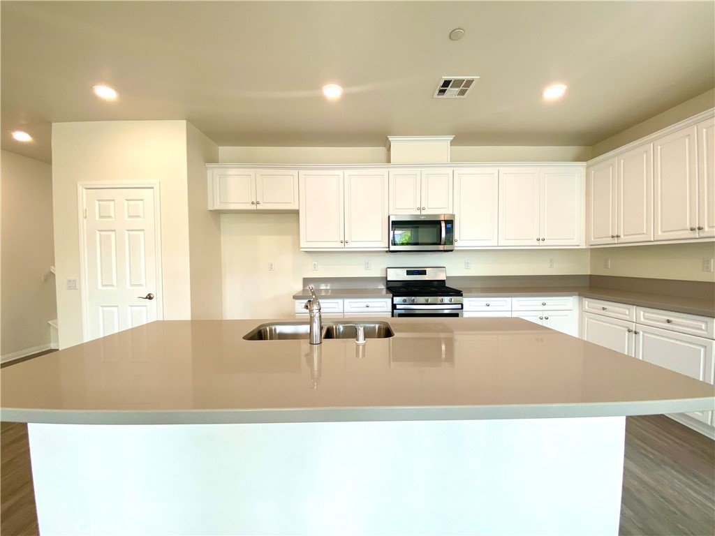 4733 S Rogers Way Ontario CA, 9176263633455707009122