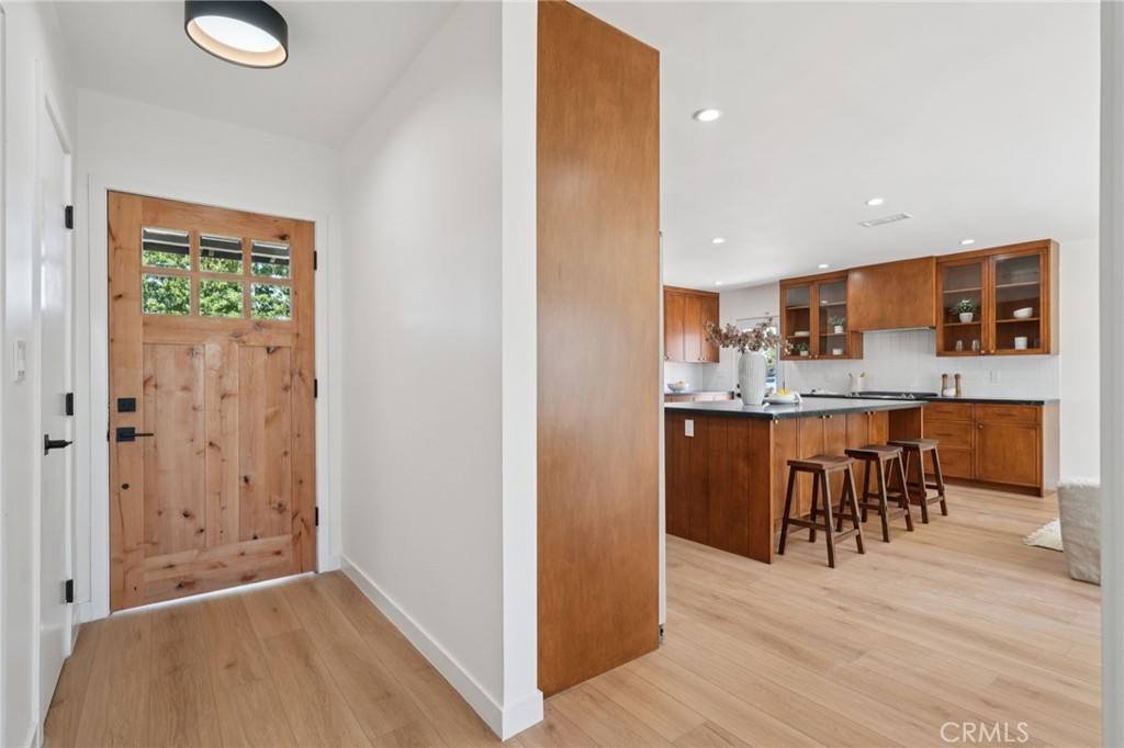 7020 Encino Avenue, Van Nuys CA, 9140663613429334147122